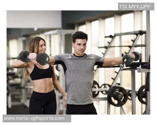 全身锻炼新选择哑铃训练助你塑造完美身材与健康生活